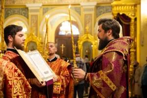 Епископ Таганрогский Артемий совершил всенощное бдение в Ростовском Кафедральном соборе