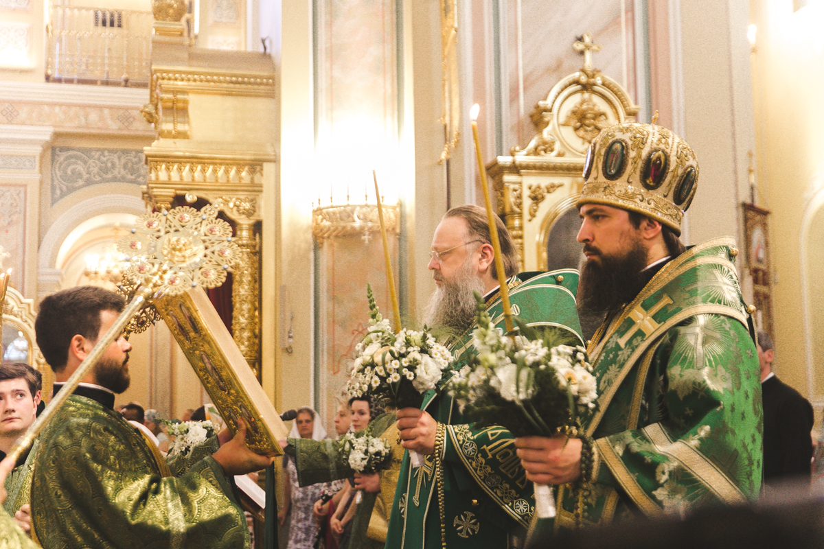 В канун Пятидесятницы Глава Донской митрополии совершил всенощное бдение в Ростовском кафедральном соборе