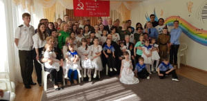 В преддверии Дня Победы настоятель Сергиевского храма города Таганрога посетил социальный приют для детей и подростков