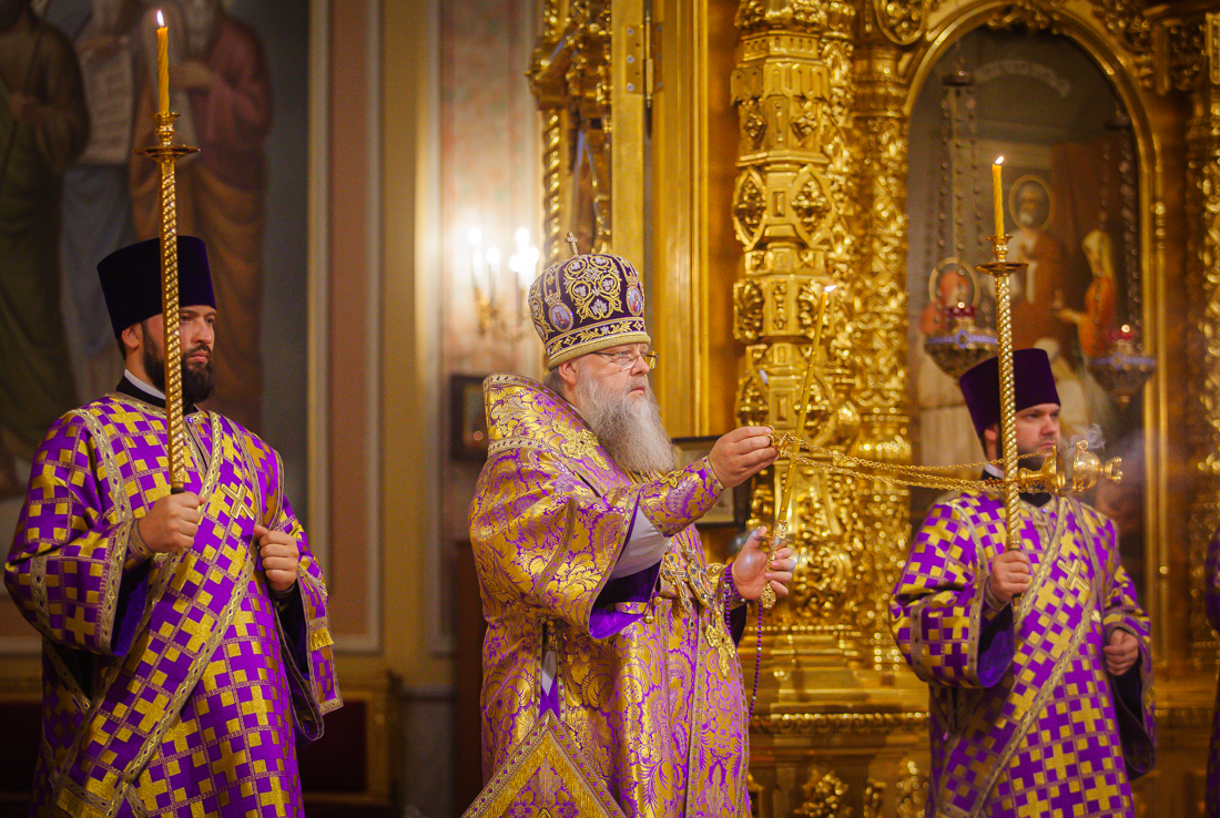 В канун Недели 17-й по Пятидесятнице митрополит Меркурий совершил всенощное бдение в Ростовском кафедральном соборе