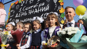 Клирики Ростовской-на-Дону епархии поздравили учащихся школ с началом нового учебного года