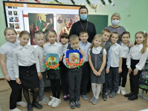 Настоятель Никольского храма с. Николаевка принял участие в открытом уроке Николаевской школы 