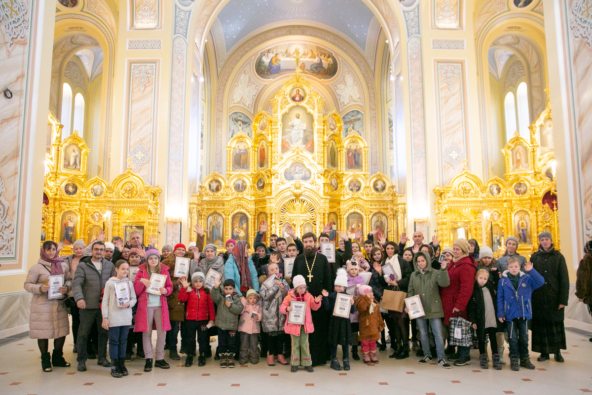Ростовский кафедральный собор Рождества Пресвятой Богородицы с экскурсией посетили дети с ограниченными возможностями здоровья