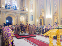 В канун Благовещения, Недели Крестопоклонной в Ростовском кафедральном соборе Глава митрополии совершил всенощное бдение