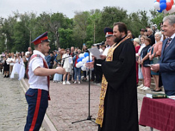 На площади Патриаршего Вознесенского собора состоялось торжественное построение старейшего в России казачьего кадетского корпуса