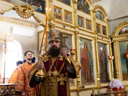 В понедельник Светлой седмицы  епископ Таганрогский Артемий совершил Божественную литургию в храме великомученика Георгия Победоносца города Таганрога 