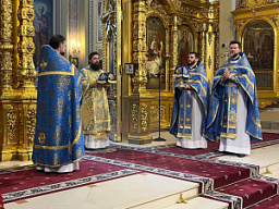 В день празднования Казанской иконы Божией Матери епископ Таганрогский Артемий совершил Божественную литургию в Ростовском кафедральном соборе
