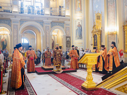 В Светлую субботу епископ Таганрогский Артемий совершил всенощное бдение в Ростовском кафедральном соборе