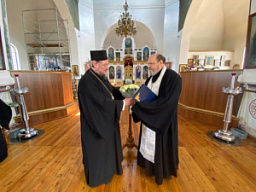 В Константино-Еленинском храме г. Новочеркасска поздравили клирика храма с 20-летием пресвитерской хиротонии 