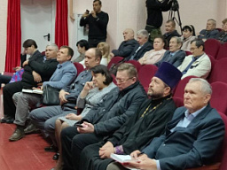 Благочинный Азовского районного округа принял участие в районном совещании по вопросам проведения весенних полевых работ