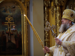 В Неделю 7-ю по Пятидесятнице Глава митрополии совершил Божественную литургию в Ростовском кафедральном соборе