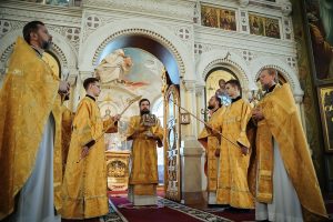 В Неделю 14-ю по Пятидесятнице, в день церковного новолетия, епископ Таганрогский Артемий совершил Божественную литургию в храме Преполовения Пятидесятницы при Донской духовной семинарии города Ростова-на-Дону
