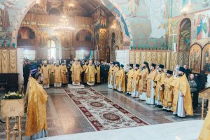 Глава Донской митрополии возглавил Божественную литургию в Покровском кафедральном соборе города Шахты