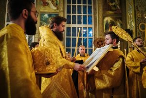 В канун Недели 22-й по Пятидесятнице викарий Ростовской епархии совершил всенощное бдение в храме Преполовения Пятидесятницы при Донской духовной семинарии