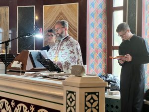 Ректор и студенты Донской духовной семинарии молились за Божественной литургией в Благовещенском греческом храме г. Ростова-на-Дону