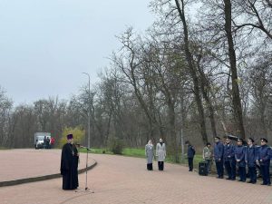 Благочинный Восточного округа города Ростова-на-Дону принял участие в возложении цветов к Мемориальному комплексу «Защитникам Ростовского неба»
