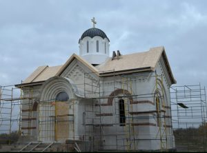 На территории Иоанно-Предтеченского Архиерейского подворья состоялось освящение и установка купола