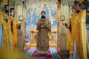 В Неделю 23-ю по Пятидесятнице епископ Таганрогский Артемий совершил Божественную литургию в храме Преполовения Пятидесятницы при Донской духовной семинарии города Ростова-на-Дону