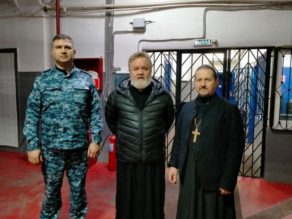 Настоятель храма Святых Царственных Страстотерпцев пос. Красный Сад посетил лечебное исправительное учреждение и изолятор временного содержания г. Шахты