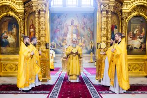 В Неделю 27-ю по Пятидесятнице Глава Донской митрополии совершил Божественную литургию в Кафедральном соборе г. Ростова-на-Дону