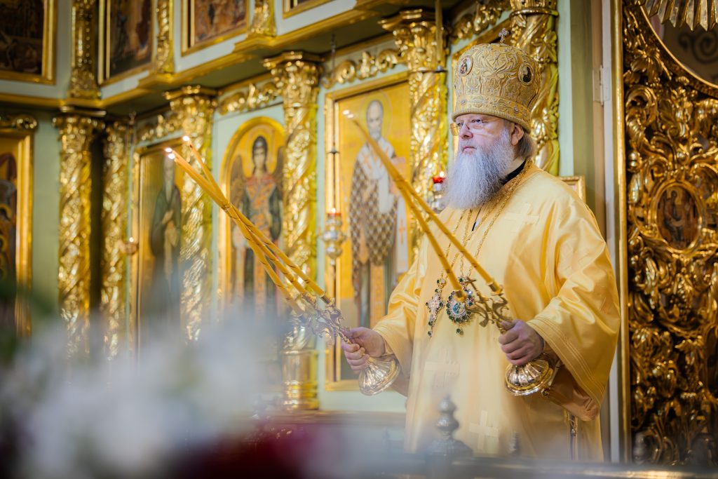 В день памяти святителя Николая Чудотворца Глава Донской митрополии совершил Божественную литургию в храме Святой Троицы г. Азова