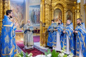 В праздник Введения во храм Пресвятой Богородицы Глава Донской митрополии совершил Божественную литургию в Ростовском кафедральном соборе