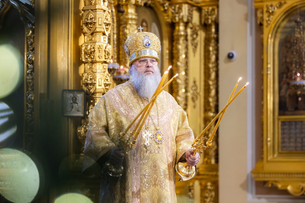 В Неделю 29-ю по Пятидесятнице, святых праотец, Глава Донской митрополии совершил Божественную литургию в Ростовском кафедральном соборе