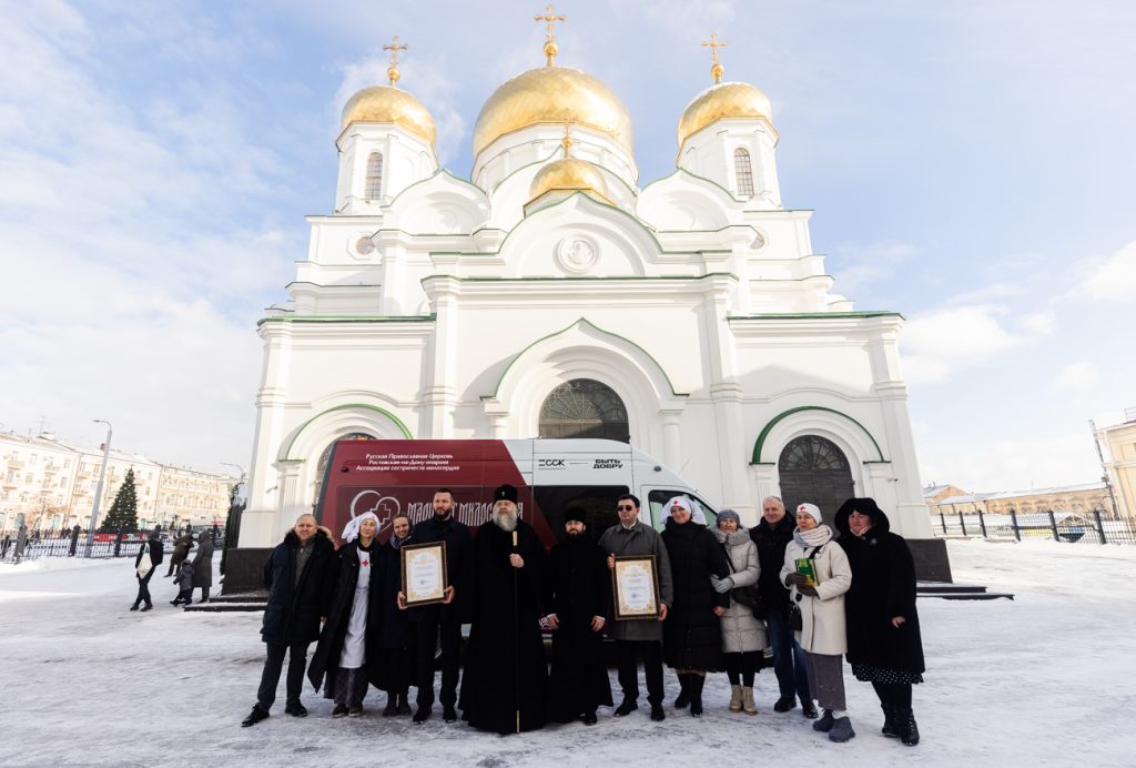 Митрополит Ростовский и Новочеркасский Меркурий освятил служебный транспорт, предназначенный для нужд Отдела по церковной благотворительности и социальному служению Ростовской-на-Дону епархии