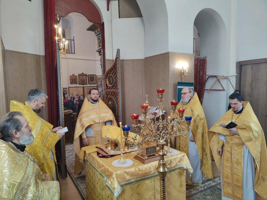 В Матвеево-Курганском районе состоялись торжества, приуроченные к престольному празднику и 145-летию храма Святителя Николая