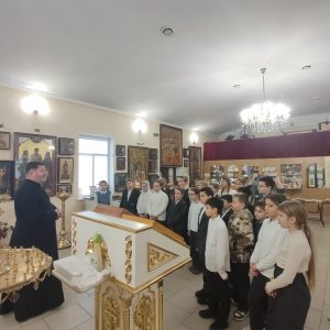 В Никольском храме г. Азова проходят экскурсии для учащихся школ №14 и №3