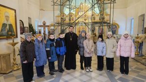 Настоятель Покровского храма села Анастасиевка провел ряд встреч с учащимися Анастасиевской СОШ им В.А. Гретченко