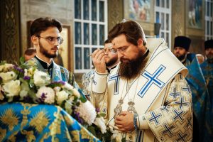 В канун праздника Введения во храм Пресвятой Богородицы викарий Ростовской епархии совершил всенощное бдение в храме Преполовения Пятидесятницы при Донской духовной семинарии