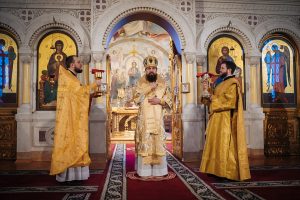 В Неделю 29-ю по Пятидесятнице, святых праотец, епископ Таганрогский Артемий совершил Божественную литургию в храме Преполовения Пятидесятницы при Донской духовной семинарии города Ростова-на-Дону