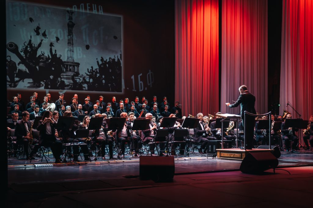 На телеканале «ДОН-24» состоялась премьера телевизионной версии концерта «Звучит Великая Победа сквозь года», посвященного 80-летию Великой Победы