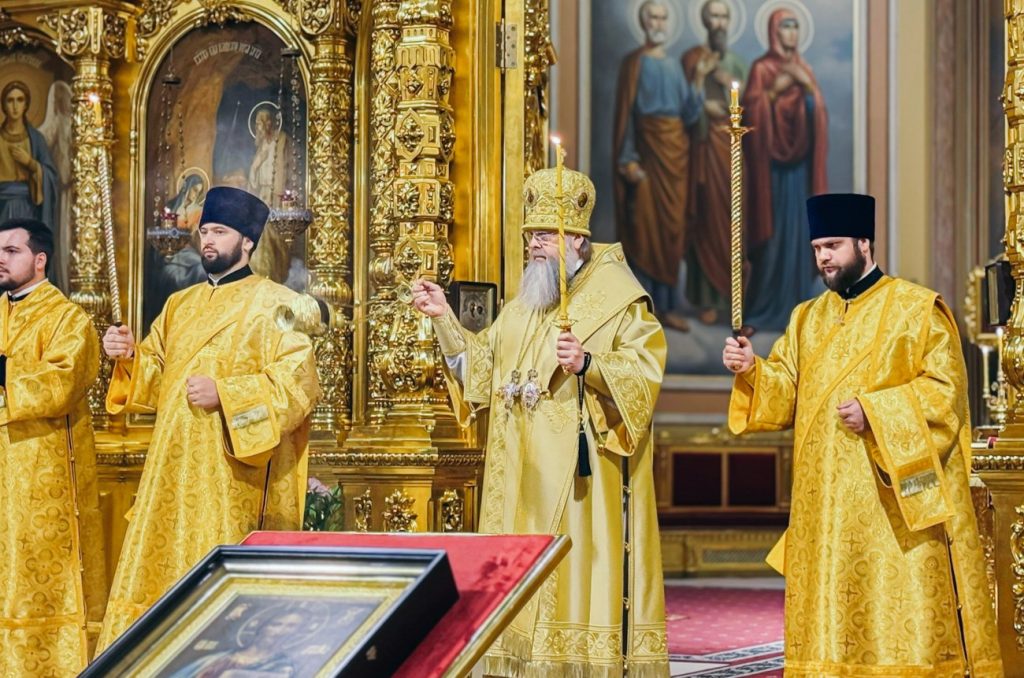 В канун Недели 28-й по Пятидесятнице Глава Донской митрополии совершил всенощное бдение в Ростовском кафедральном соборе