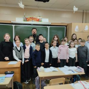Настоятель храма во имя Серафима Саровского г. Таганрога посетил общеобразовательные школы города