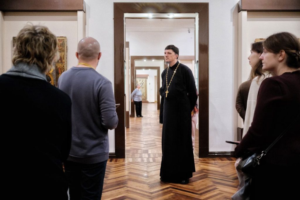 Руководитель иконописного отделения Донской духовной семинарии принял участие в круглом столе для руководителей иконописных школ