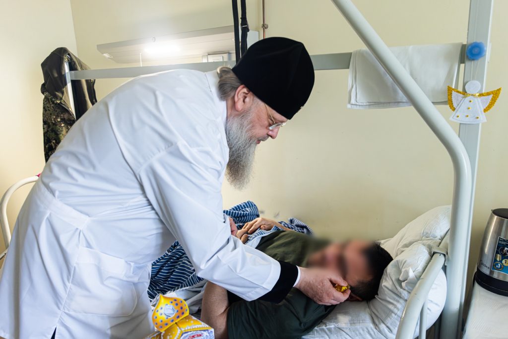 Глава Донской митрополии поздравил с праздником Рождества Христова военнослужащих, проходящих лечение в окружном военном госпитале г. Ростова-на-Дону