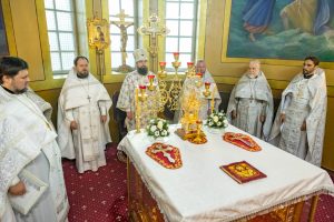 В день празднования Собора Пресвятой Богородицы викарий Ростовской епархии совершил Божественную литургию в храме во имя Иерусалимской иконы Божией Матери «Одигитрии» г. Таганрога