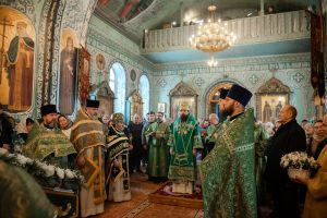 В день памяти преподобного Серафима Саровского епископ Таганрогский Артемий совершил Божественную литургию в соименном храме города Ростова-на-Дону