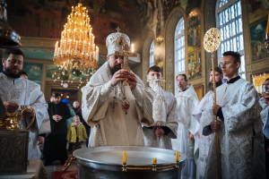 В Неделю 32-ю по Пятидесятнице, Крещенский сочельник, епископ Таганрогский Артемий совершил Божественную литургию и великую вечерню в храме Преполовения Пятидесятницы при Донской духовной семинарии города Ростова-на-Дону