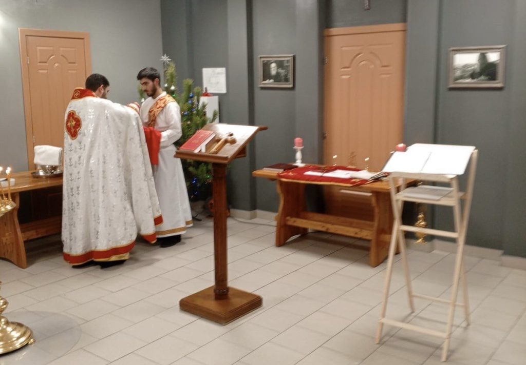 В Старо-Покровском храме совершена Литургия ростовской общины Ассирийской Церкви Востока
