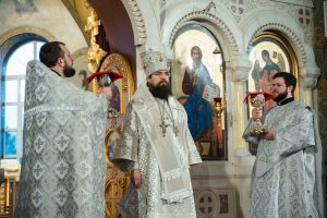 В Неделю 31-ю по Пятидесятнице, по Рождестве Христовом, епископ Таганрогский Артемий совершил Божественную литургию в храме Преполовения Пятидесятницы при Донской духовной семинарии г. Ростова-на-Дону