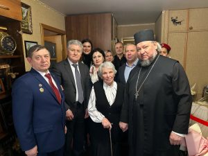 Благочинный приходов Новочеркасского округа поздравил кавалера ордена князя Димитрия Донского Г. В. Рогову с вековым юбилеем