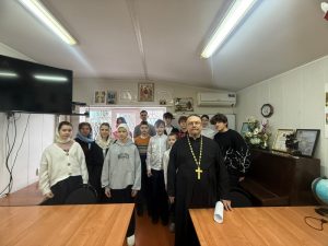 В Сергиевском храме г. Таганрога прошла встреча настоятеля с молодежью