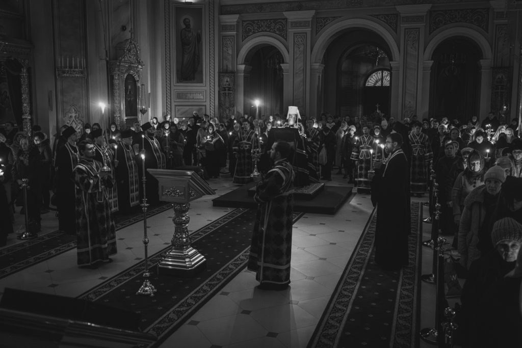 В понедельник первой седмицы Великого поста митрополит Меркурий совершил повечерие с чтением Великого покаянного канона прп. Андрея Критского в Кафедральном соборе г. Ростова-на-Дону