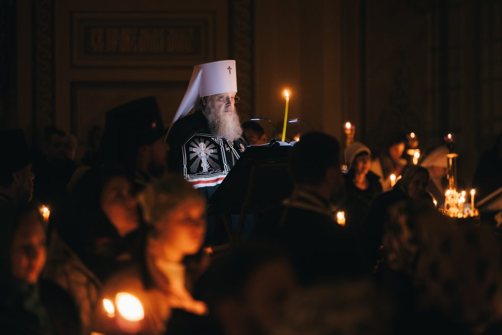 В четверг первой седмицы Великого поста митрополит Меркурий совершил повечерие с чтением Великого покаянного канона прп. Андрея Критского в Кафедральном соборе г. Ростова-на-Дону