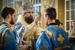 В канун Недели о Страшном суде, праздника Сретения Господня, викарий Ростовской епархии совершил всенощное бдение в храме Преполовения Пятидесятницы при Донской духовной семинарии