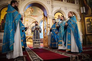 В праздник Сретения Господня епископ Таганрогский Артемий совершил Божественную литургию в храме Преполовения Пятидесятницы при Донской духовной семинарии города Ростова-на-Дону