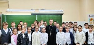 Клирики Свято-Троицкого храма г. Ростова-на-Дону провели просветительские встречи с учащимися образовательных учреждений